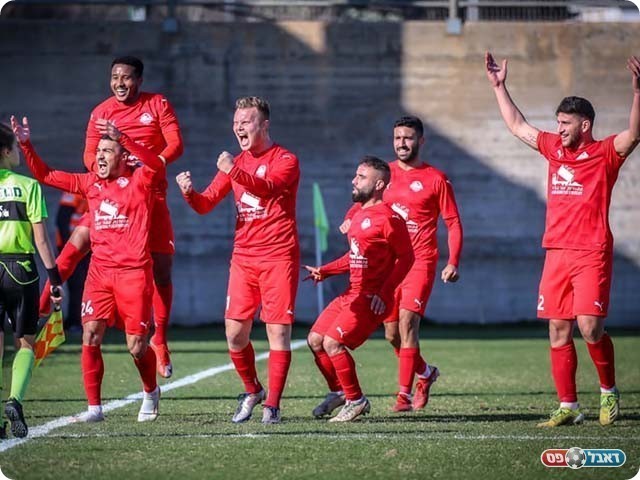 חגגו ניצחון חשוב. שחקני טייבה (אמיר חאג' יחיא)